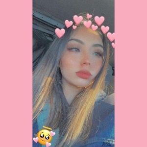 Meet your Posher, Lizzbeth aide